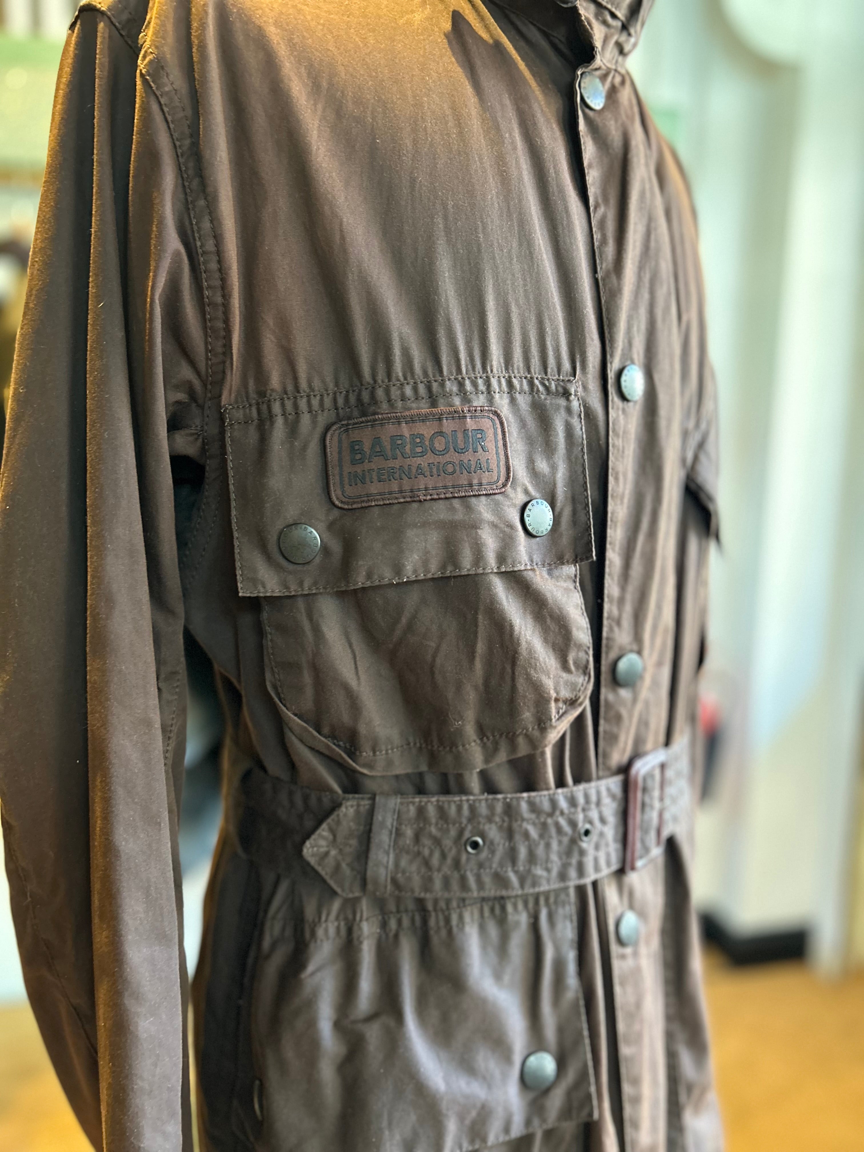 BARBOUR INTERNATIONAL LIGHTWEIGHT MAHOGANY BROWN WAX JACKET MENS MEDIUM