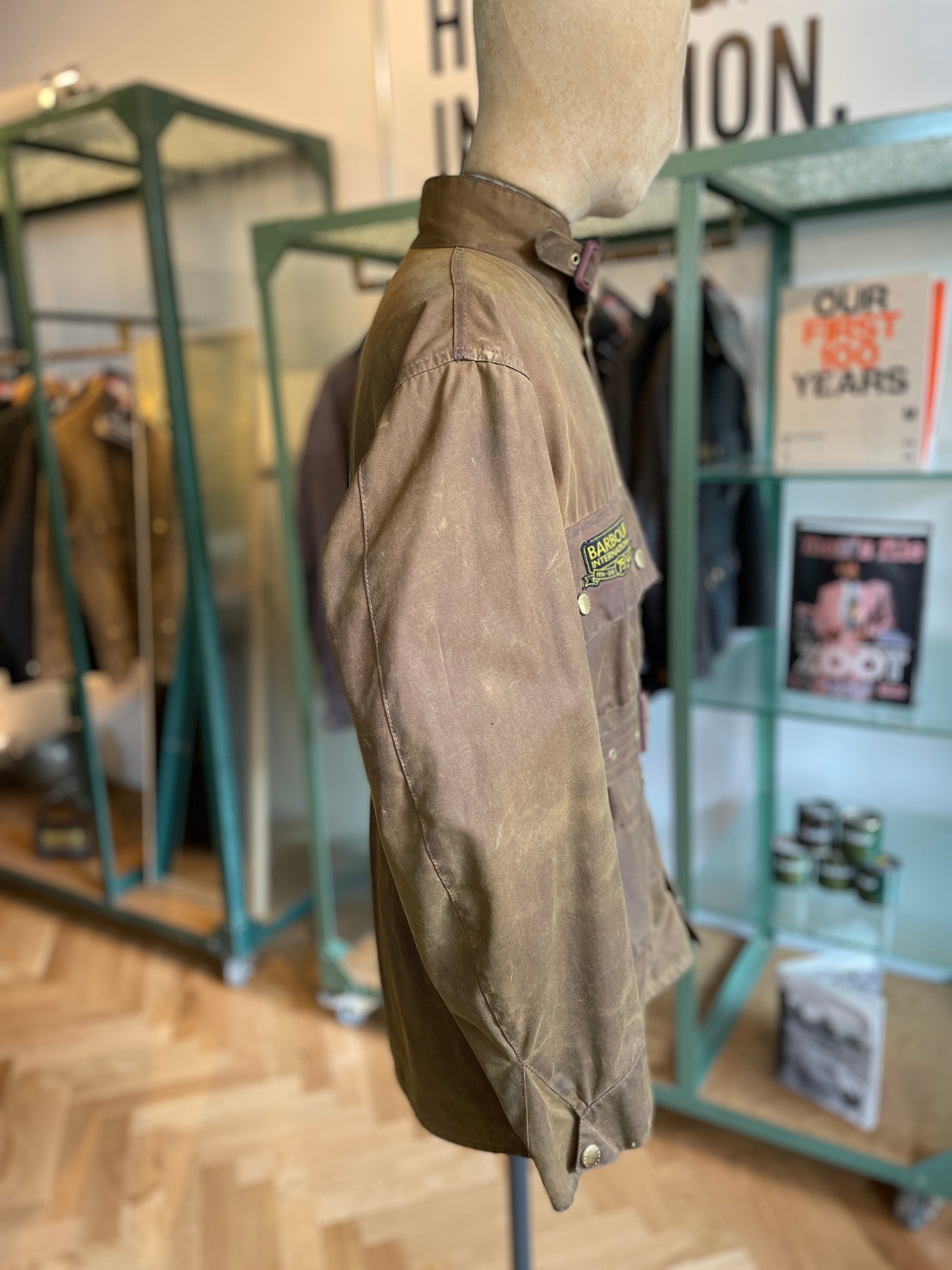 BARBOUR INTERNATIONAL “75th ANNIVERSARY” TAN BROWN WAX JACKET MENS MEDIUM (38)